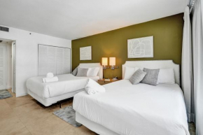 Cozy Beachfront 2 BDR Miami Beach Condo 1114